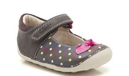  کفش‌های نوزادی کلارک در طرح‌های مختلف 