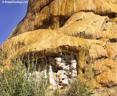  چشمه کانی گراوان در شهرستان سردشت 