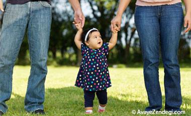 چگونه نوزاد را به ایستادن ترغیب کنیم؟
