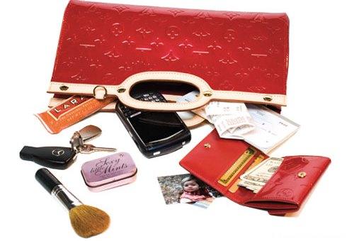  وسیله‌هایی که هر خانمی باید در کیفش داشته باشد 