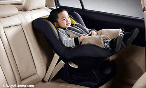 از صندلی کودک در خودرو استفاده کنید
